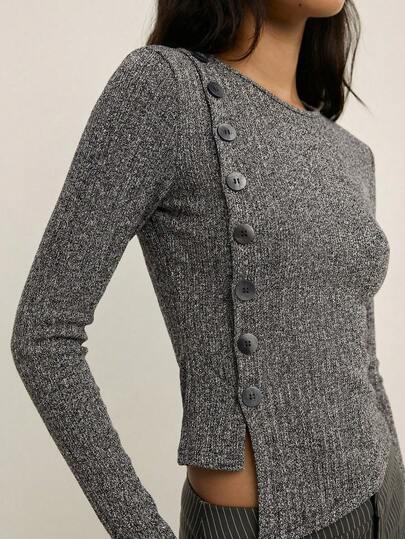 Nöista Women's Fitted Long-Sleeve Knit Top With Side Button Detail. Featuring A Slim Silhouette, Soft Textured Fabric, And Decorative Buttons For A Modern Touch. A Versatile Casual Top Perfect For Everyday Wear, Work Outfits, Or Easy Layering With Trousers Or Skirts. Ideal For Elegant And Casual Women's Looks.