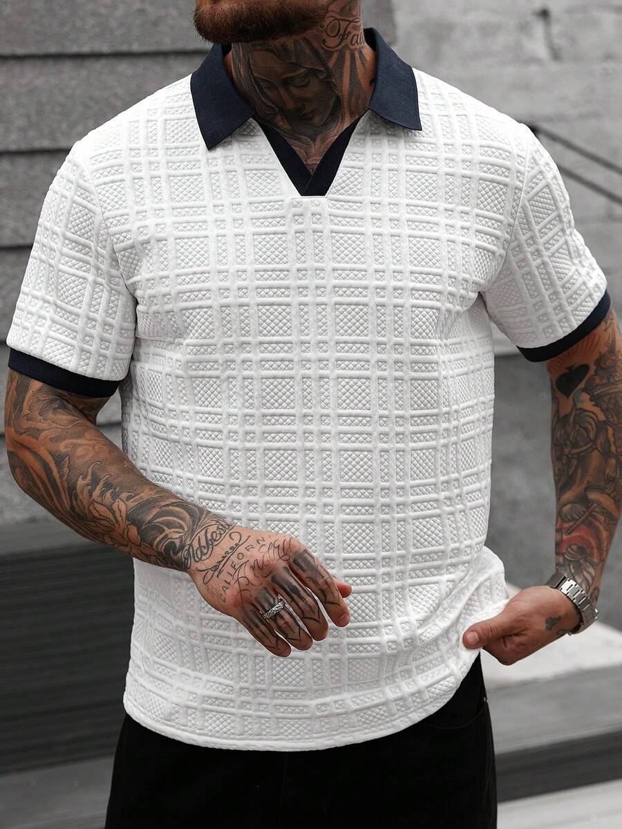Manfinity CasualCool 男士休闲纹理撞色滚边短袖polo衫，夏季休闲两件套男士黑白衬衫男士V领衬衫男士白灰图案衬衫男士两件套服装白色复古风，适合日常休闲、周末旅行、户外活动、探险旅行、轻松的工作环境或半正式场合，可作为男友/丈夫礼物、周年纪念/生日礼物、派对、夏季假期、新年、婚礼、情人节等场合穿着。男士时尚上衣男士衬衫街头风白色纹理polo衫 - 白色 - 查看 1