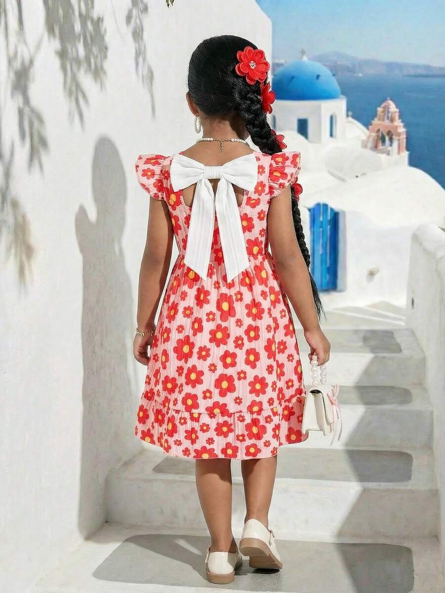 这款女童连衣裙以粉色为底，饰以红色雏菊图案，搭配可爱的荷叶袖和A字腰线，专为女孩春夏日常外出、学校活动或生日派对设计，展现活力与甜美。 - 粉色 - 查看 1