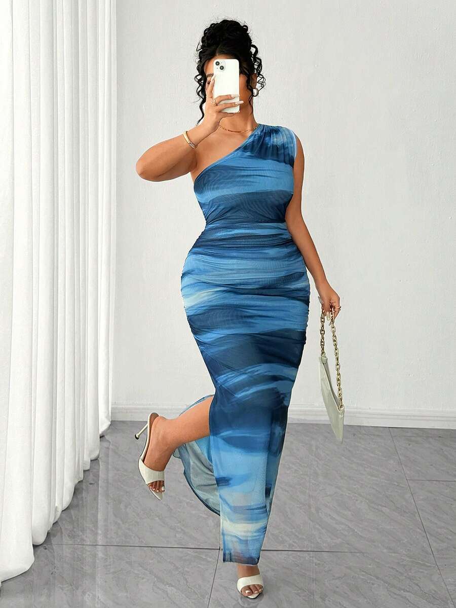 Elenzga Vestido midi feminino plus size com estampa tie-dye floral, decote assimétrico, modelagem justa, sem mangas e franzido. Ideal para primavera/verão, com um ombro só e detalhe franzido. Perfeito para festas, Dia dos Namorados, passeios, Dia das Mães, festivais de música e férias. - Azul - Ver 1
