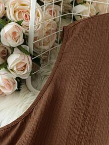 SHEIN Essnce 大码女装春夏时尚休闲舒适优雅日常百搭修身棕色纹理面料无袖短连衣裙，波西米亚风女装，度假装扮，鼠尾草绿连衣裙，下午茶装扮，欧洲夏季，女士早午餐装扮，咖啡棕色连衣裙 - 棕色 - 查看 5