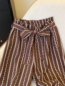 Franclia Da Primavera ao Verão, Férias Elegantes: Calça Pantalona Vintage Impressa em Marrom com Cinto, Calça de Cintura Alta Modeladora para Mulheres, Novo Estilo de Verão. - Multicolorido - Visão 5