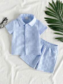 SHEIN Vintaside Kids 男婴夏季翻领开衫套装（2件套），上衣：黑白条纹短袖翻领衬衫，下装：黑白条纹短裤，休闲度假装 - 藍色 - 查看 1