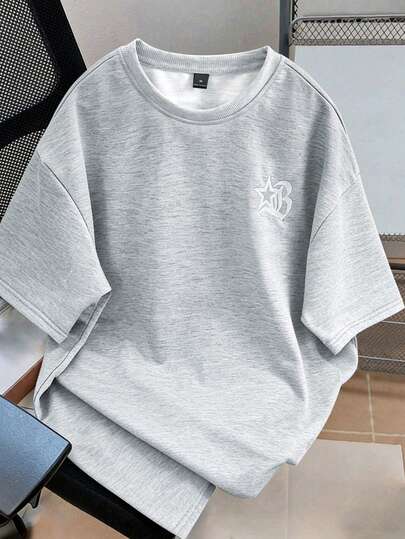 Manfinity Hypemode 男士休闲刺绣星星字母图案T恤，街头服饰，户外音乐节，日常穿着，送给男友/老公的礼物，周年纪念，浅灰色