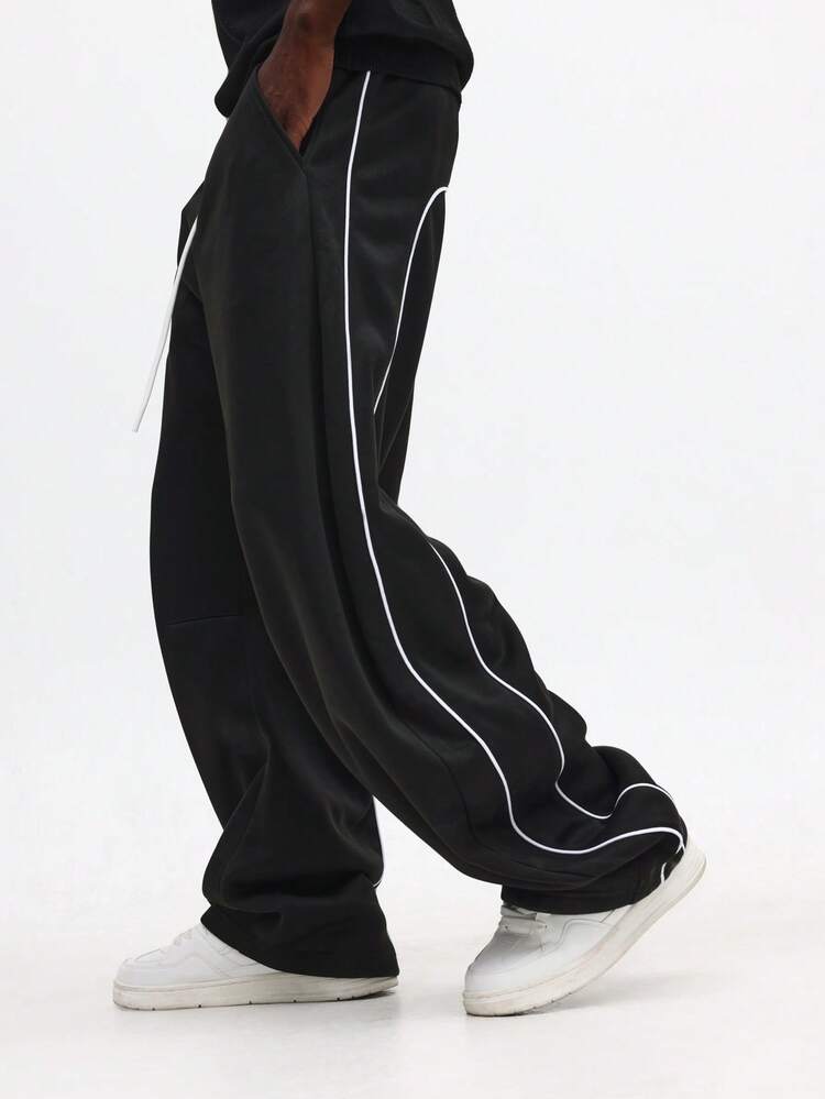 Loose Fit Sweatpants With White Piping
