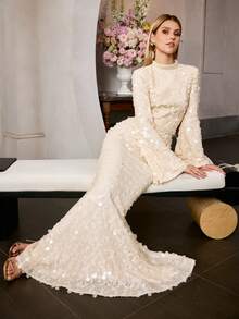 MOTF PREMIUM 优雅高领奢华美人鱼式正式礼服,长款喇叭袖,领口和腰部饰有仿珍珠,鱼尾裙摆,完美适用于舞会、晚宴、红毯、婚礼宾客、圣诞节或新年派对之夜——闪亮长袖女士长款连衣裙 - 杏色 - 查看 4