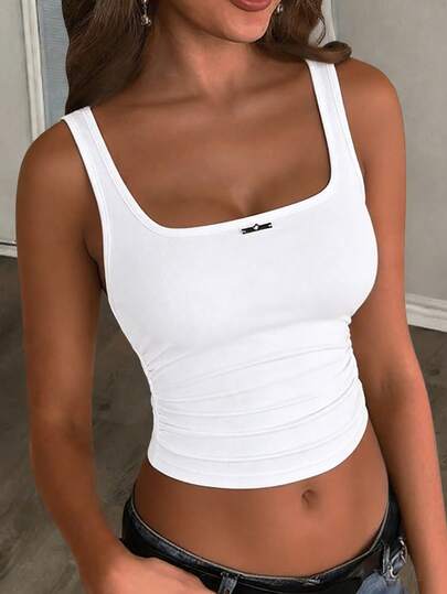 Slaydiva 早春新款，春夏音乐节、情人节、复活节休闲简约基础款Y2K街头甜美畅销款，日常约会、辣妹风、性感运动风、返校季，大U领，金属logo装饰，侧褶V领，后背设计，白色罗纹针织面料，女士背心 -A