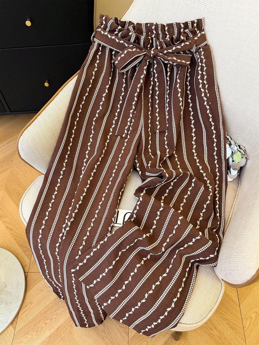 Franclia Da Primavera ao Verão, Férias Elegantes: Calça Pantalona Vintage Impressa em Marrom com Cinto, Calça de Cintura Alta Modeladora para Mulheres, Novo Estilo de Verão. - Multicolorido - Visão 1