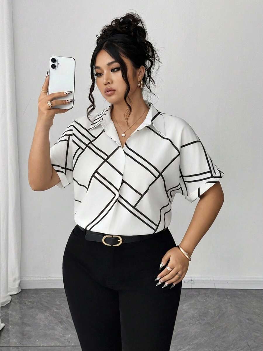 Elenzga Chemise décontractée à manches chauve-souris avec imprimé rayé bicolore pour grandes tailles. Blouses amples pour femmes de grande taille. Chemisier de travail pour grandes tailles. Chemisier à manches courtes pour grandes tailles. Chemise d'été pour grandes tailles. Hauts de travail pour femmes. Chemisier élégant décontracté pour femmes de grande taille. Hauts pour femmes de grande taille. Tenues décontracté chic pour femmes de grande taille - Blanc - Voir 1