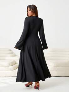 Solflare 大码V领纯色蕾丝边蝴蝶结装饰喇叭袖连衣裙 - 黑色 - 查看 2