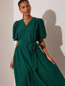 Lilora Damen einfarbiges Kleid mit V-Ausschnitt, kurzen Puffärmeln, Taillenbindung und eleganter Knielänge - Grün - Übersicht 7