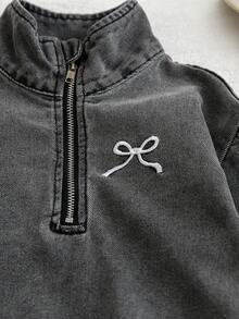 New Arrival Young Girls Denim Two Pieces Outfit, Suitable For Casual Outings, School, Commute, Party, Home, Vacation, Holidays In Autumn/Winter. Spring New Young Girls Black Distressed Washed Casual Loose Cute English Embroidery Zip-Up Denim Sweatshirt Top @ Casual Loose Embroidered Wide-Leg Denim Pants Set, Simple Fashionable Versatile Toddler Track Suit With High Neck And Zipper Kids Two Piece Set Kids Denim Sets - Grey - View 6