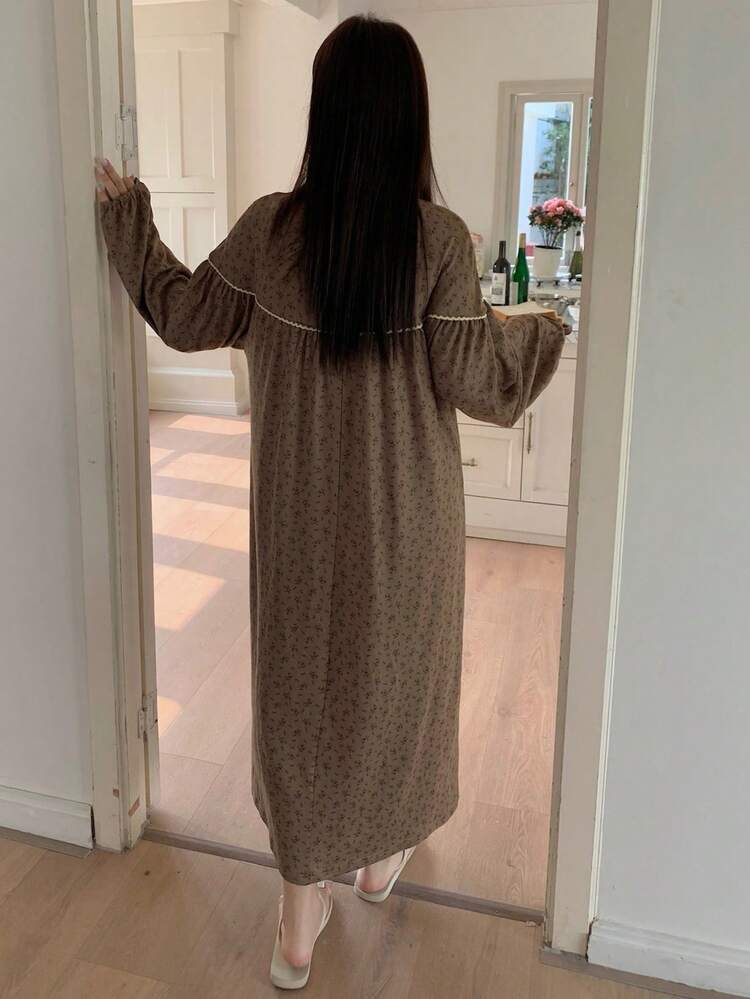 Dazy Plus Plus Size Women's Loose Fit Ditsy Floral Long Sleeve Nightgown