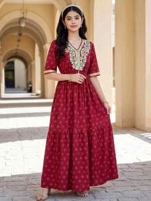 SHEIN Váy đi biển tua rua tròn, hoa cổ áo tương phản màu đỏ tía và đỏ tía cho bé gái tuổi teen, hoa cổ áo màu vàng - Đỏ - Xem 6