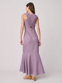 Nöista 这款无袖长款连衣裙采用几何图案的淡紫色和海军蓝印花，正面扭结式上身设计，高腰和领口处饰有钥匙孔镂空。适合春季穿搭、春假穿搭、春季服装、度假以及各种时尚休闲场合。 - 紫色 - 查看 2