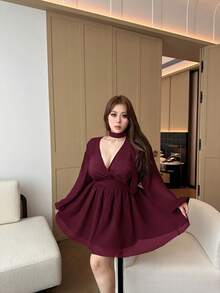 Flirla 大尺碼女款酒紅色秋季優雅法式雪紡V領復古A字洋裝，附圍巾領，長袖學院風，派對穿搭 - 酒紅色 - 查看 3