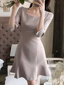 DAZY 优雅方领修身中长连衣裙