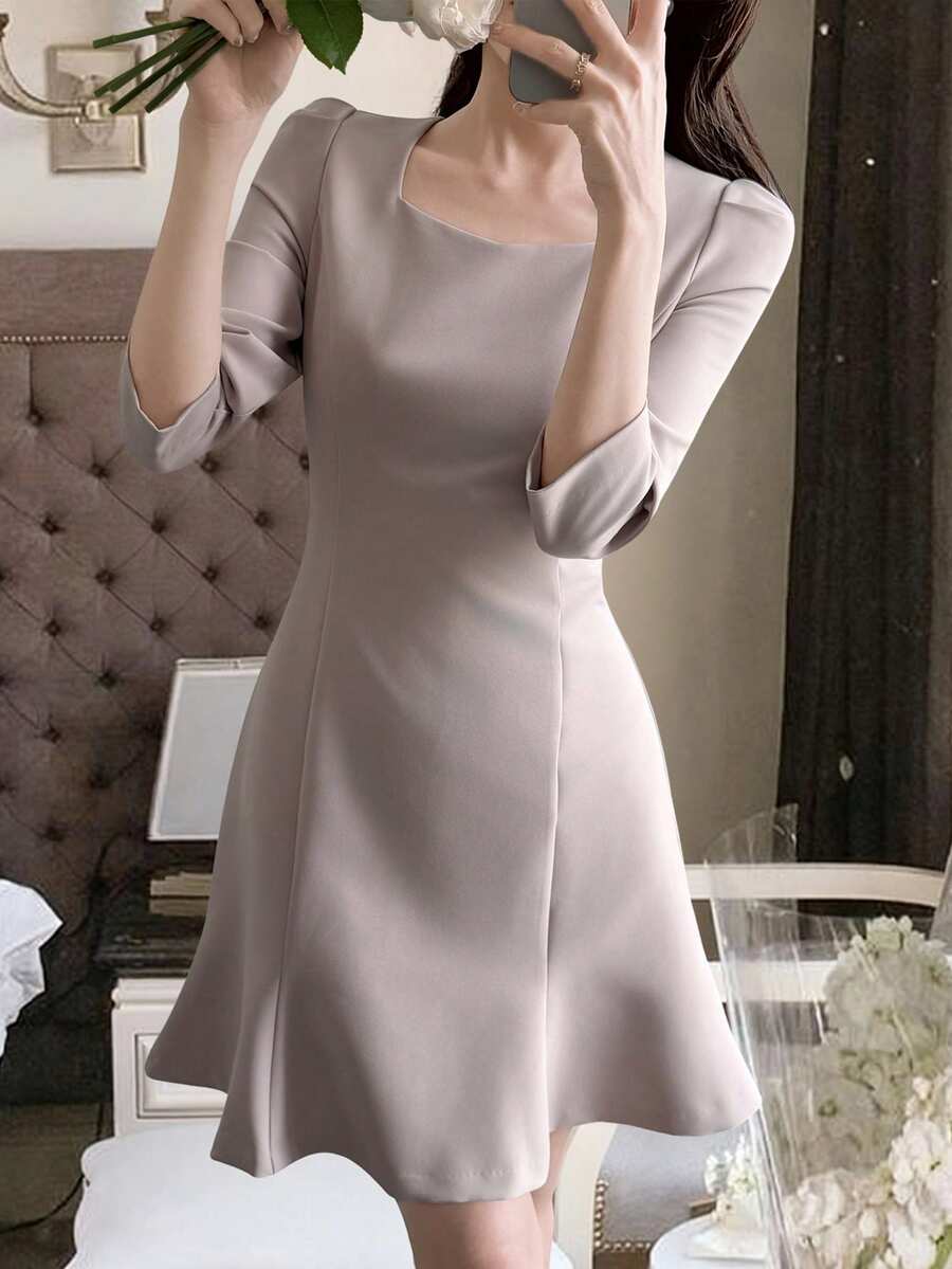 DAZY 优雅方领修身中长连衣裙