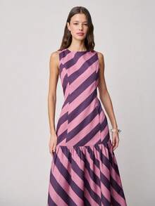 Nöista 无袖紫色条纹连衣裙，高圆领，流畅现代的廓形，斜裁拼接，蓬松中长裙摆，侧拉链。适合春季、夏季和度假穿着。