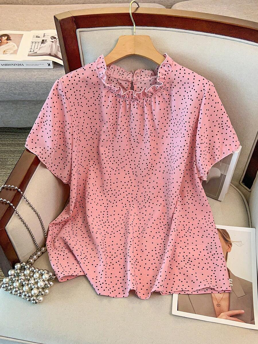 GlowEve CURVE 大码女式休闲畅销黑白波点短袖荷叶边领户外上衣，褶裥下摆圆领优雅百搭显瘦浪漫度假衬衫，春夏款 - 粉色 - 查看 1