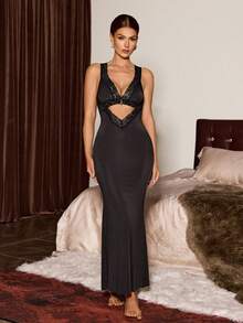 Slumberist Camisola Longa Ajustada com Recortes em Renda Sexy, Decote Vazado e Decoração de Strass para Mulheres - Preto - Visão 5