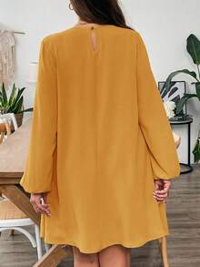 SHEIN Essnce Đầm kaki dài tay dáng rộng thoải mái dành cho nữ cỡ lớn mùa thu đông, đầm ngắn mùa thu, trang phục nữ mùa thu, trang phục công sở, đầm đi làm, đầm dự tiệc, đồng phục giáo viên, đầm dành cho người có thân hình đầy đặn. - Màu vàng - Xem 2