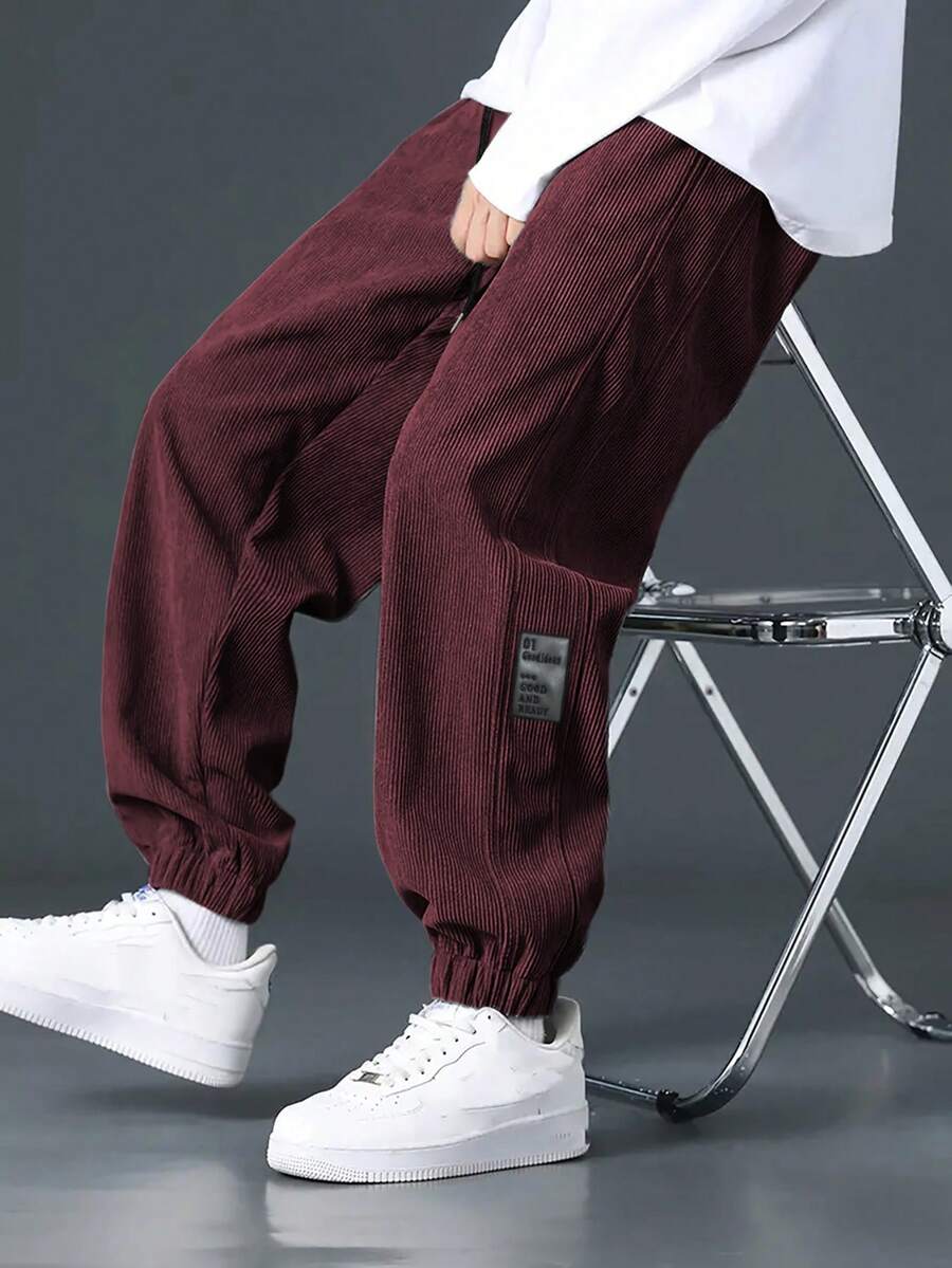 Manfinity Roghcode Pantalones anchos casuales de hombre con estampado de letras, versátiles, para otoño e invierno, de pana - Burdeos - Ver 1