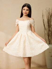 Đầm dạ hội màu be sang trọng, thanh lịch, thiết kế trễ vai, thắt eo, chất liệu jacquard, kiểu dáng bồng bềnh, thích hợp cho các cô gái tuổi teen. - Màu vàng - Xem 7