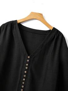 SHEIN PETITE CURVE 大码女式短款V领休闲通勤衬衫，七分袖/半袖，亚麻质感，黑色纯色纽扣衬衫，适合情人节、圣诞节、万圣节、感恩节、婚礼季、母亲节、春夏秋冬等各种场合。女士上衣和衬衫，休闲优雅，新款女式上衣。 - 黑色 - 查看 4