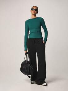 MISSGUIDED 翡翠绿长袖修身运动上衣，撞色滚边细节，圆领设计，适合训练、健身、跑步等运动穿着。 - 綠色 - 查看 3