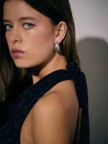 Nöista 露背吊带上衣，饰有精致的细条纹细节，垂坠领口；优雅的露背吊带上衣，适合时尚晚装、正式场合、精致派对造型；非常适合夏季、春假和优雅场合。 - 藏蓝色 - 查看 5