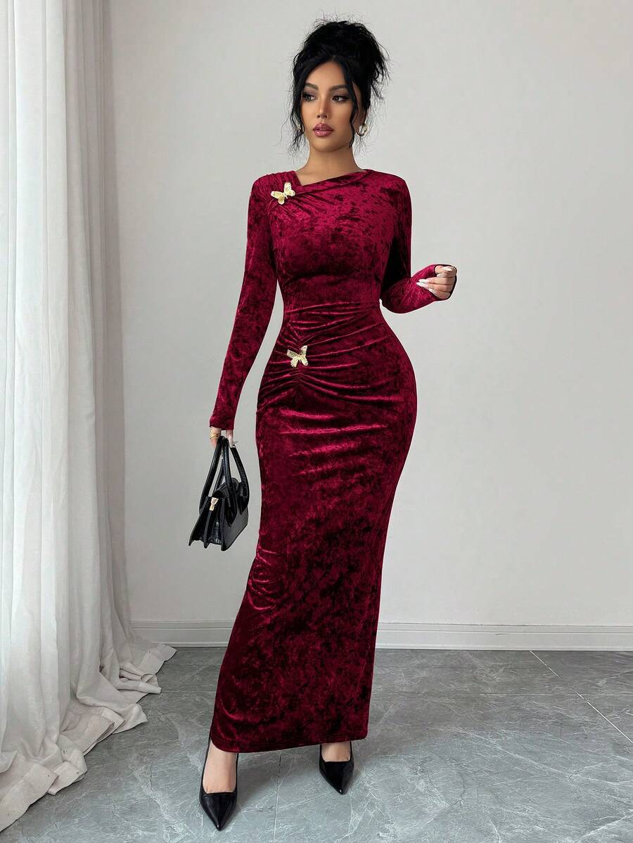 Elenzga 女士秋冬法式复古优雅不对称领长袖连衣裙，饰有褶皱金属蝴蝶图案，时尚光泽天鹅绒面料，适合派对、约会、情人节和日常通勤。 - 酒紅色 - 查看 1