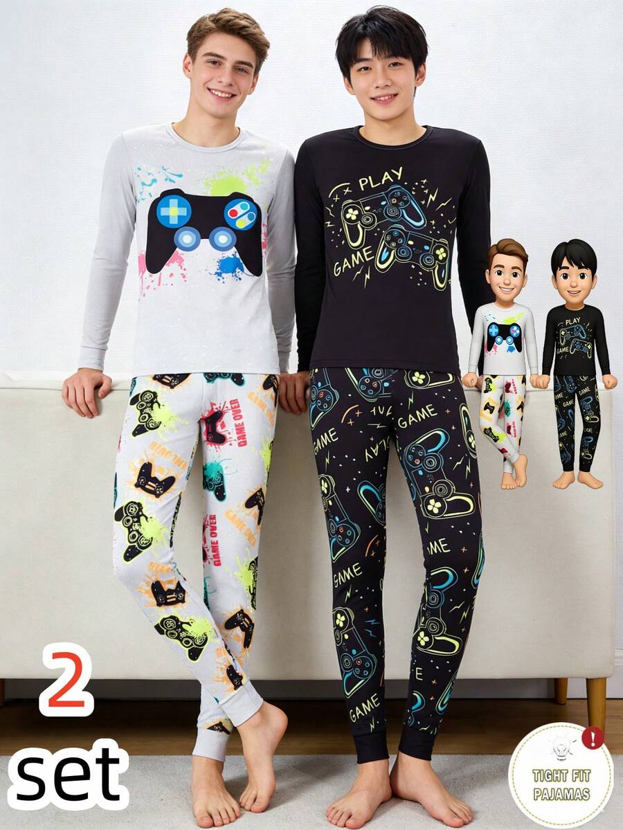 Conjunto de 2 pijamas estilosos para adolescentes, modelo gamer, com modelagem justa. O conjunto preto possui estampa de controle de videogame, enquanto o conjunto branco apresenta detalhes coloridos de controle de videogame. Confeccionados em tecido de malha elástica, proporcionam conforto e são ideais para relaxar e atividades leves, refletindo a vibe jovem dos eSports. - Multicolorido - Ver 1