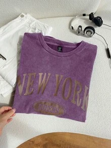SHEIN EZwear 大码女式纽约图案T恤，大码街头风90年代休闲简约图案圆领短袖宽松T恤，酸洗复古针织做旧柔软面料，适合春夏穿着，浅紫色 - 淡紫色 - 查看 4