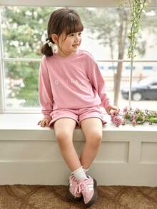 SHEIN Genkimix Kids Bộ 2 áo nỉ cổ tròn tay dài trang trí nơ màu mơ và quần ống loe kaki cho bé gái, trang phục thường ngày thời trang cho mùa xuân/thu - Hồng - Xem 8
