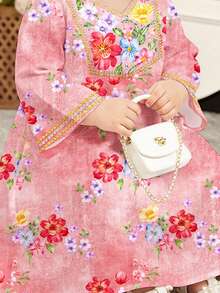 SHEIN 水彩扎染贝壳粉色，优雅大花卉印花，女婴花卉长袍，适合春夏穿着的女婴休闲简约传统阿拉伯连衣裙，优雅时尚长袖连衣裙，祈祷长袍，舒适休闲，休闲装，度假风，端庄长袍，女婴长袍，新款 - 彩色 - 查看 4