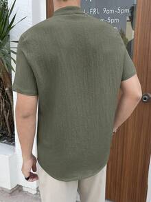 Manfinity RebelGame 男士休閒通勤仿亞麻刺繡短袖襯衫,男士黑色立領短袖襯衫,馬刺繡休閒鈕扣襯衫,夏季海灘婚禮無領上衣,輕盈透氣祖父領襯衫,修身純黑色紋理襯衫,復古刺繡襯衫,紳士風夏季穿搭,男士立領襯衫,短袖鈕扣祖父領上衣,夏季休閒亞麻感刺繡襯衫,修身夏季必備,男士襯衫,度假,父親節禮物 - 深灰色 - 查看 3
