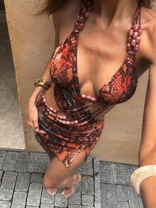 SHEIN x Eduarda Gutierrez SHEIN BAE Robe mini sexy à dos nu avec motif en maille perlée, convient pour les vacances à la plage, les fêtes de piscine. Robe sexy pour femmes, printemps/été - Marron - Voir 4