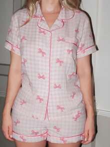 Turnttoni 2 件套女士格子蝴蝶结印花 V 领纽扣装饰短袖上衣和裤子睡衣套装，舒适家居服适合夏季，两件套 - 淺粉色 - 查看 3