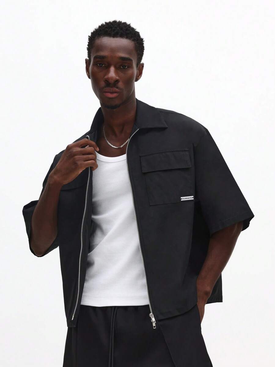 SUMWON 男士宽松版型拉链短袖衬衫，带胸袋，休闲纽扣领，春夏街头都市时尚 - 黑色 - 查看 1