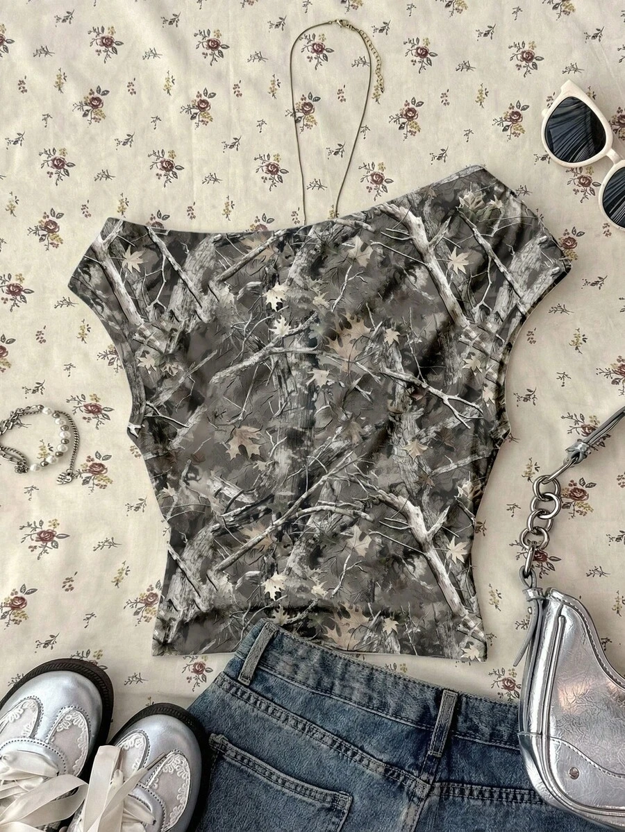 复古风十足，别致的美式复古街头风迷彩树叶印花不对称褶皱露肩短款上衣，适合青少年女孩，百搭休闲、日常、复古、学院风、性感、可爱、Y2K风、椰子女孩风、波西米亚风、嬉皮风、音乐节风，适合秋冬季节穿着。