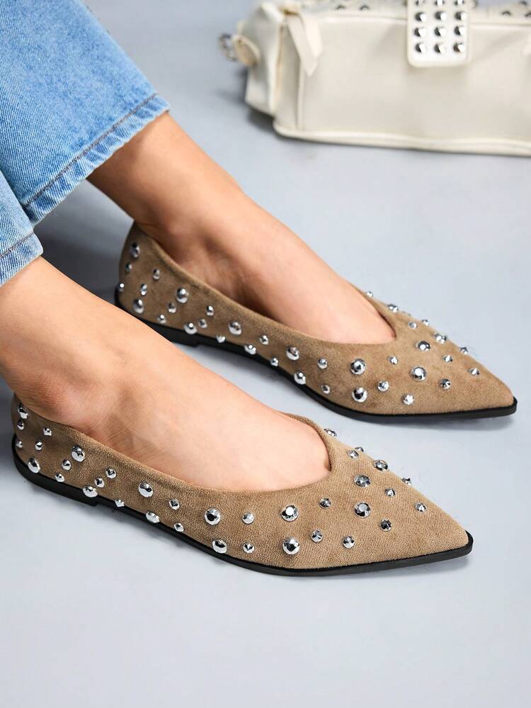 CUCCOO GRLICON Zapatos planos casuales versátiles, cómodos y con decoración de remaches puntiagudos - Caqui - Ver 1