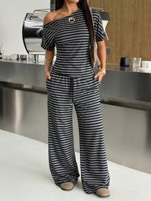 SHEIN EZwear Bộ đồ nữ thời trang thường ngày gồm áo tay ngắn cổ lệch họa tiết kẻ sọc dáng rộng và quần dài túi xéo, kiểu dáng casual. - Màu xám đen - Xem 6