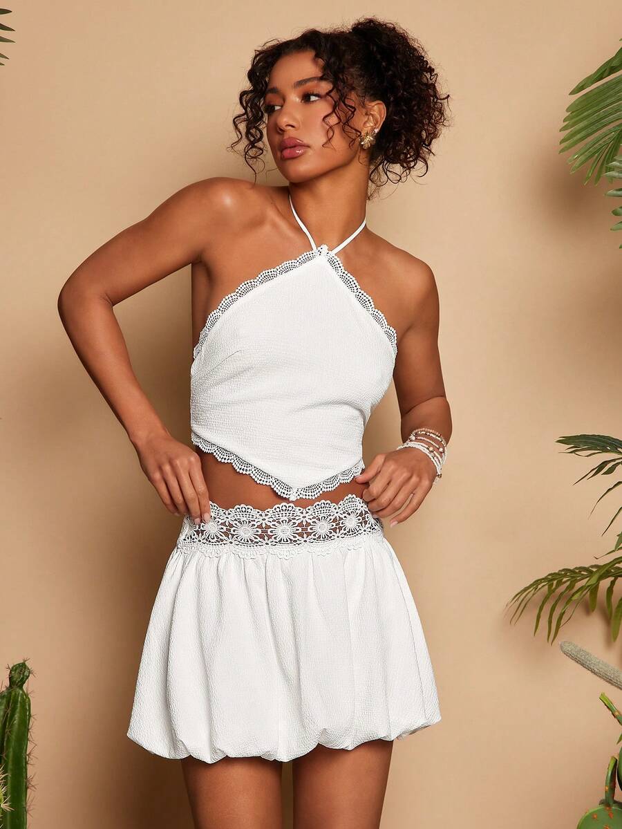 Travachic 女士露背吊带拼接上衣搭配碎花泡泡边迷你裙，时尚约会派对套装 - 白色 - 查看 1