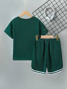 SHEIN 青少年男孩字母圖形t恤與帶條紋修剪短褲 - 墨綠色 - 查看 2
