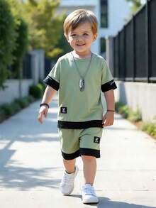 สีเขียวขี้ม้า