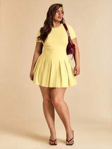 SHEIN BAE 大码女装、曲线身材服装、夏季海滩度假服装、约会装、外出装、音乐节装、乡村音乐节装、派对聚会装、节日服装、演唱会服装、嘉年华派对服装、节日服装、时尚服装、卡其色西装裤、办公服装、通勤服装、工作服、短袖迷你连衣裙 - 黃色 - 查看 1