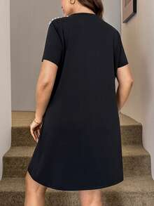 SHEIN LUNE 大码女式夏季休闲珍珠装饰圆领连衣裙 - 黑色 - 查看 6