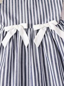 SHEIN 少女撞色拼接彼得潘领条纹休闲无袖连衣裙 - 藍白色 - 查看 5