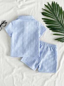SHEIN Vintaside Kids 男婴夏季翻领开衫套装（2件套），上衣：黑白条纹短袖翻领衬衫，下装：黑白条纹短裤，休闲度假装 - 藍色 - 查看 2